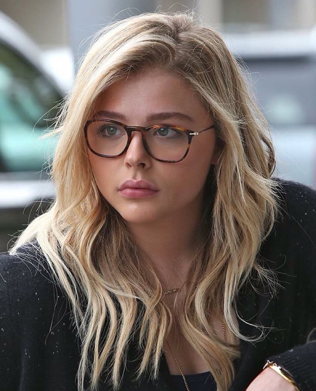 Optik Seis - Chloe Grace Moretz looks incredibly chic with her